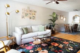 908 Dickenson Ave in Mobile, AL - Building Photo - Building Photo