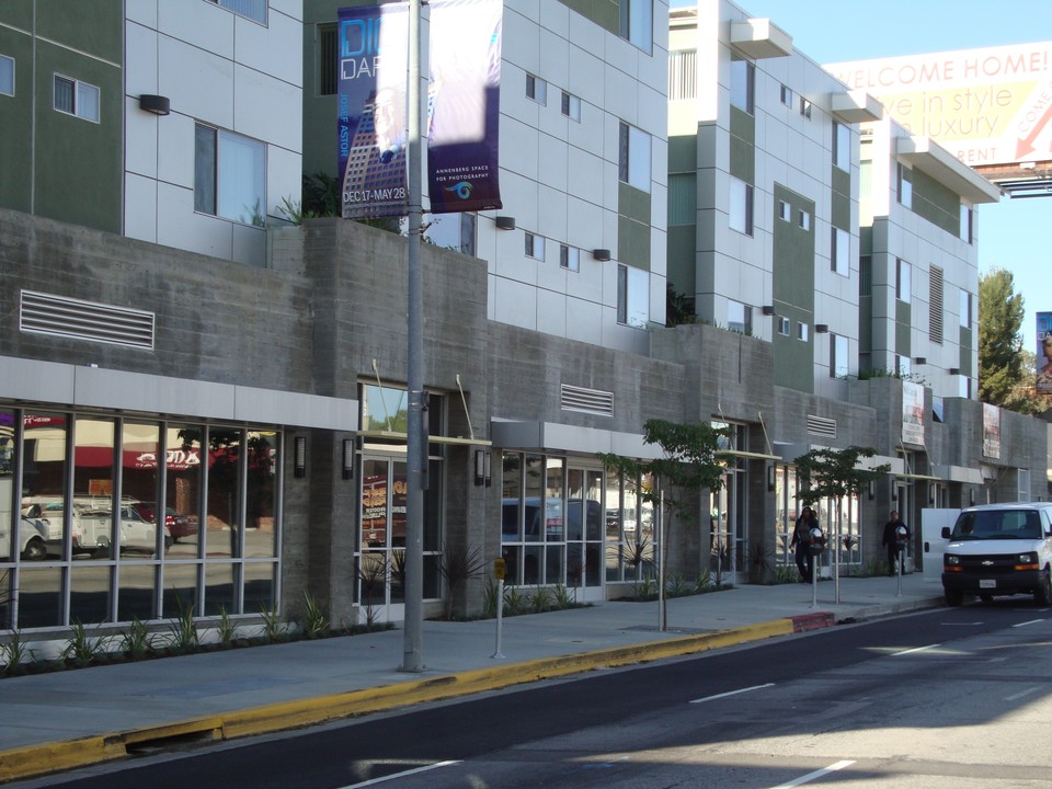 Legado Encino in Encino, CA - Foto de edificio