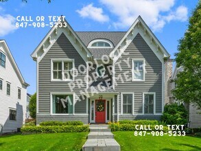 735 W 8th St in Hinsdale, IL - Building Photo - Building Photo