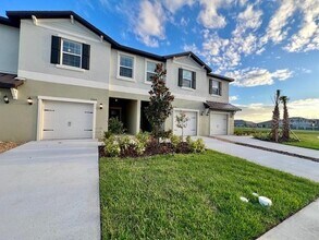 32014 Spiceberry St in San Antonio, FL - Building Photo - Building Photo