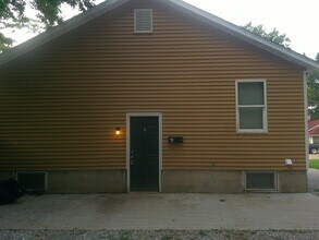 211 Hickman Ave in Columbia, MO - Building Photo - Building Photo