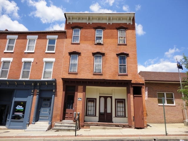 211-213 Locust St in Columbia, PA - Building Photo