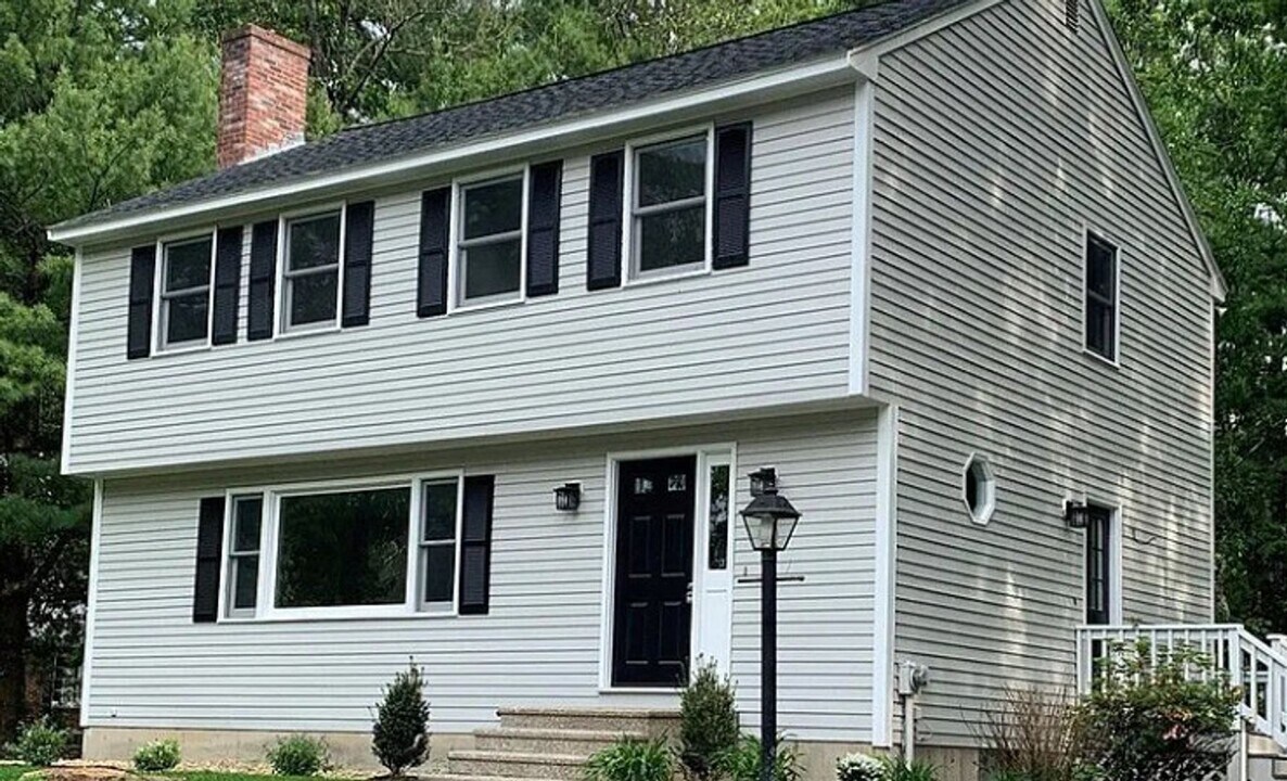 19 Spruce Rd in Westford, MA - Building Photo