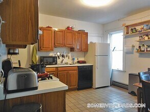 40 Calvin St, Unit 2 in Somerville, MA - Building Photo - Building Photo