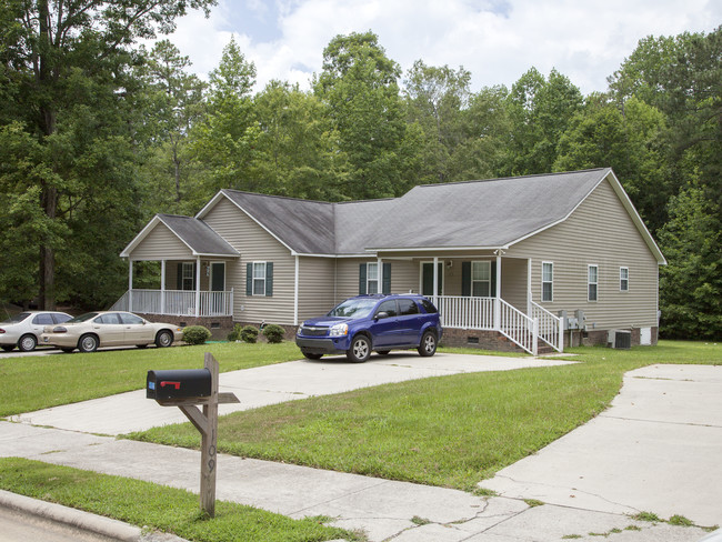 101-137 Lonesome Wind Way in Zebulon, NC - Building Photo - Building Photo