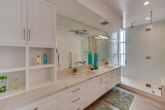 1 Eastwind St in Marina Del Rey, CA - Building Photo - Building Photo