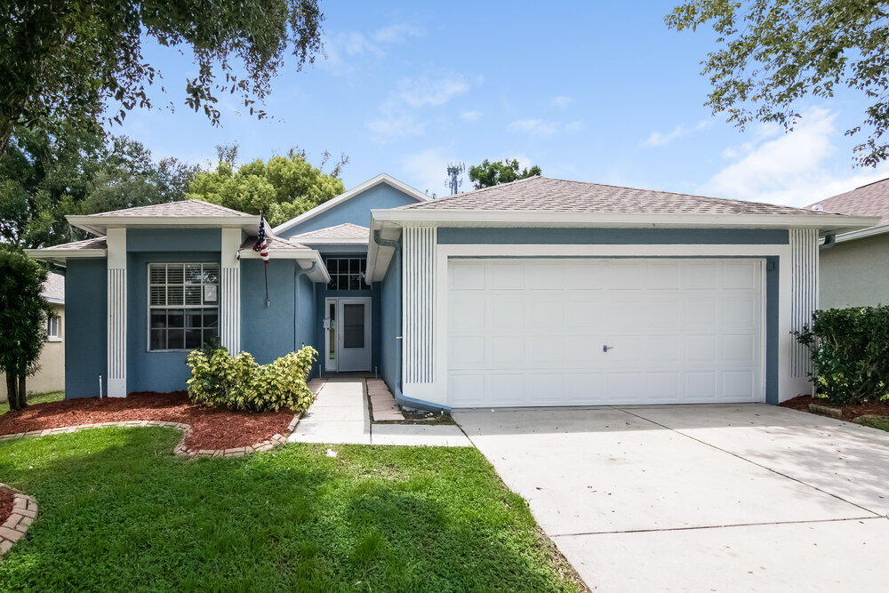 209 Chardonnay Pl in Valrico, FL - Building Photo