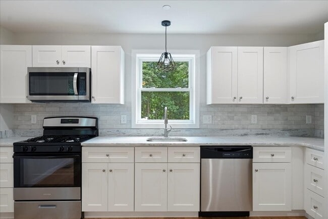 64 N Main St in Westford, MA - Building Photo - Building Photo