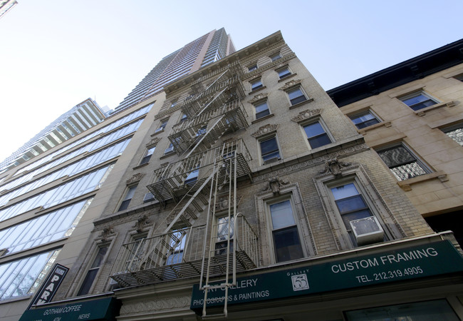 246 E 53rd St in New York, NY - Building Photo - Building Photo