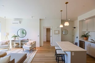The Richmond in Sacramento, CA - Building Photo