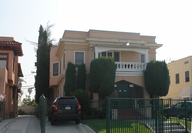 1006 N Heliotrope Dr in Los Angeles, CA - Foto de edificio - Building Photo
