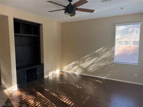 10526 Cliff Lake St in Las Vegas, NV - Building Photo - Building Photo