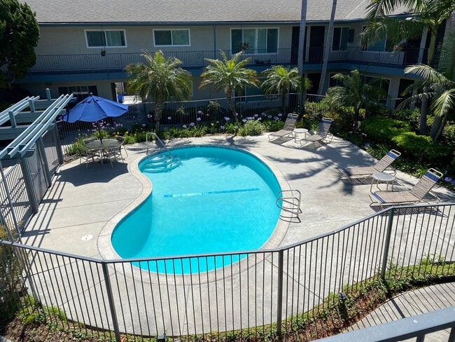 Pointe Mesa in Costa Mesa, CA - Building Photo - Building Photo