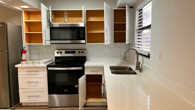 5305 Bayside Dr in Greenacres, FL - Building Photo - Building Photo