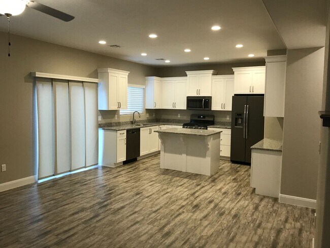 1001 W Curly Hollow Dr in Saint George, UT - Building Photo - Building Photo