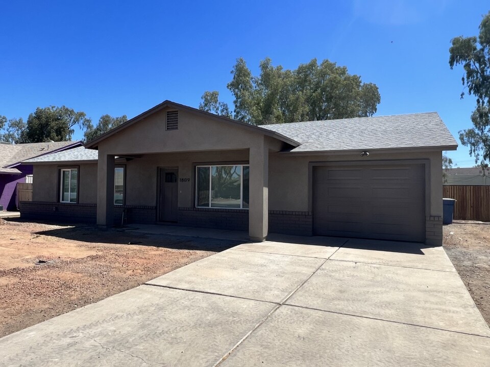 1809 N Apache Dr in Chandler, AZ - Building Photo