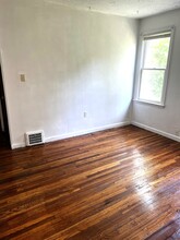 923 Walnut St, Unit 2 in Erie, PA - Foto de edificio - Building Photo