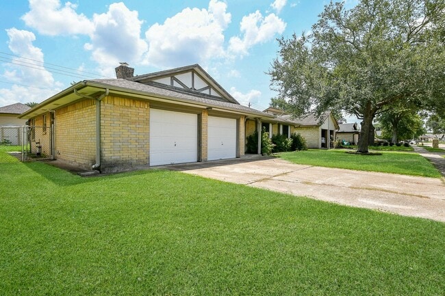 2213 Westside Dr in Deer Park, TX - Building Photo - Building Photo