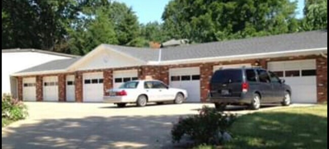 2526 Rebecca Ct W, Unit 7 in Quincy, IL - Building Photo - Building Photo