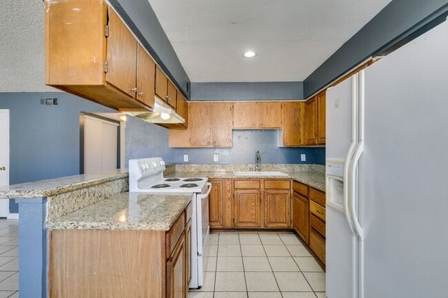 property at 1641 N Lamont St