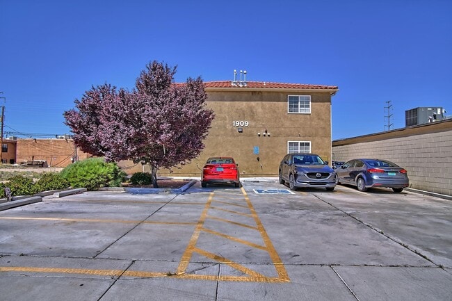 property at 1909 Wilmoore Dr SE