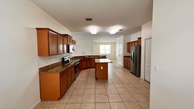 3723 Prescott Loop in Lakeland, FL - Building Photo - Building Photo
