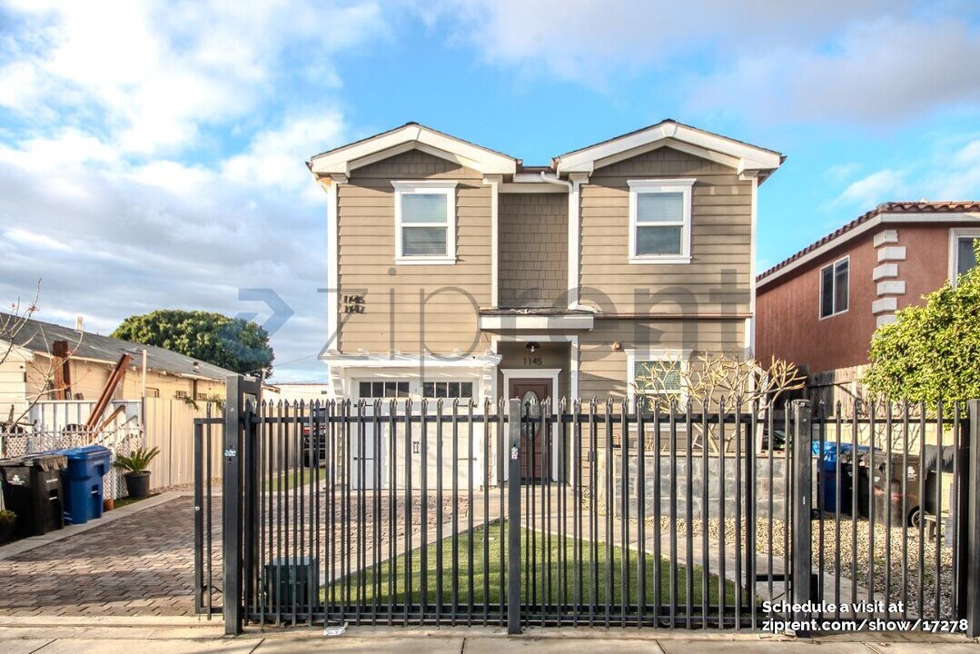 1147 W 62nd St in Los Angeles, CA - Building Photo