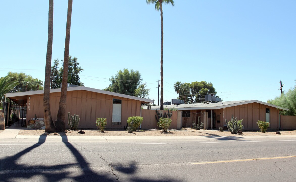 2701 East Campbell Avenue Apartments in Phoenix, AZ - Building Photo