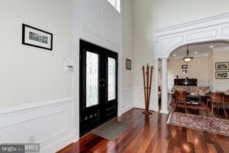 6409 Macarthur Blvd in Bethesda, MD - Foto de edificio - Building Photo