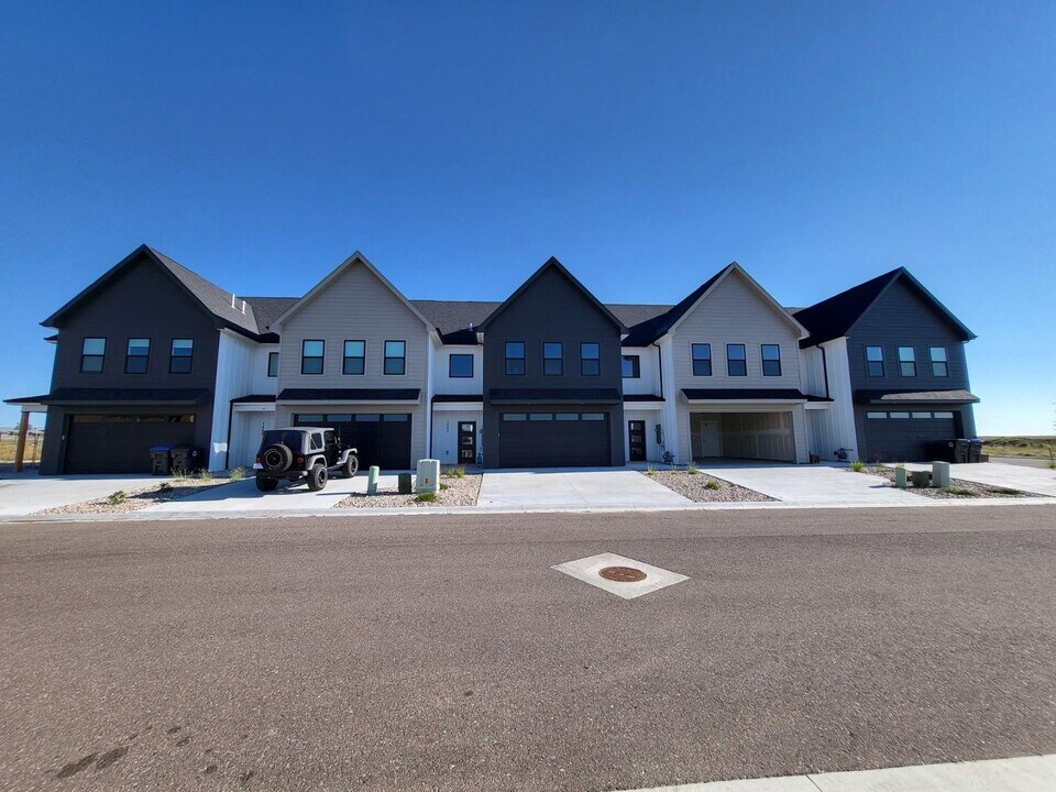 1442 Big Mdw Dr in Cheyenne, WY - Building Photo