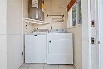 2433 NW 9th Terrace in Wilton Manors, FL - Building Photo - Building Photo