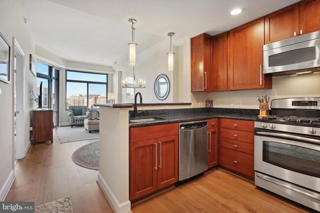property at 3600 S Glebe Rd