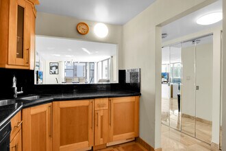 3701 N Country Club Dr, Unit 2203 in Aventura, FL - Building Photo - Building Photo