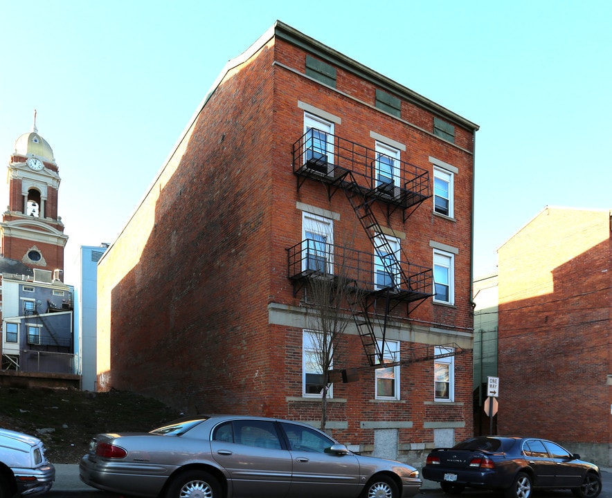 1210 Spring St in Cincinnati, OH - Foto de edificio