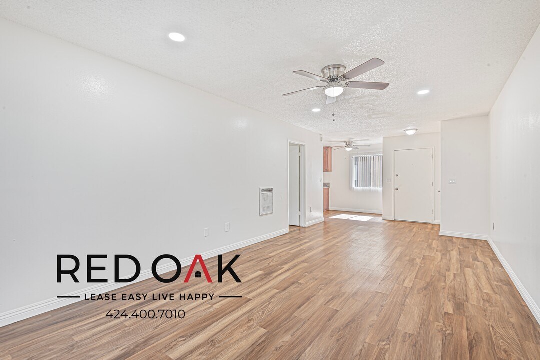 587 N Dudley St in Pomona, CA - Building Photo