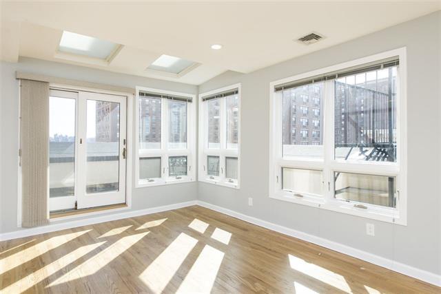 300 Hudson St in Hoboken, NJ - Building Photo