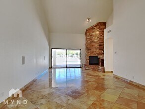 8260 E Sutton Dr in Scottsdale, AZ - Building Photo - Building Photo