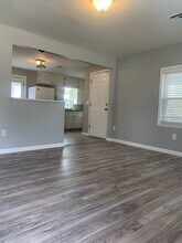 121 Rhodes Ave in Springdale, AR - Building Photo - Building Photo