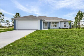 2505 39th St SW in Lehigh Acres, FL - Building Photo - Building Photo