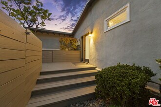 2601 Nichols Canyon Rd in Los Angeles, CA - Building Photo - Building Photo