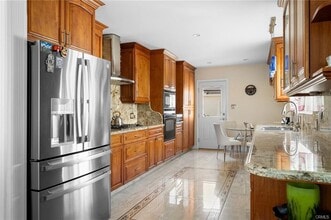 701 Bethany Rd in Burbank, CA - Building Photo - Building Photo