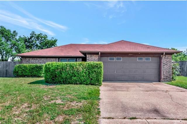 1404 Tobie Layne St in Benbrook, TX - Building Photo