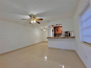 4885 NW 4th St-Unit -4885 in Miami, FL - Foto de edificio - Building Photo