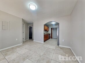 14931 Pine Crest Rd in Tampa, FL - Building Photo - Building Photo