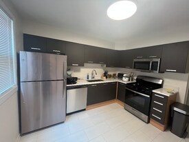 1990 Sheridan Rd in Highland Park, IL - Building Photo