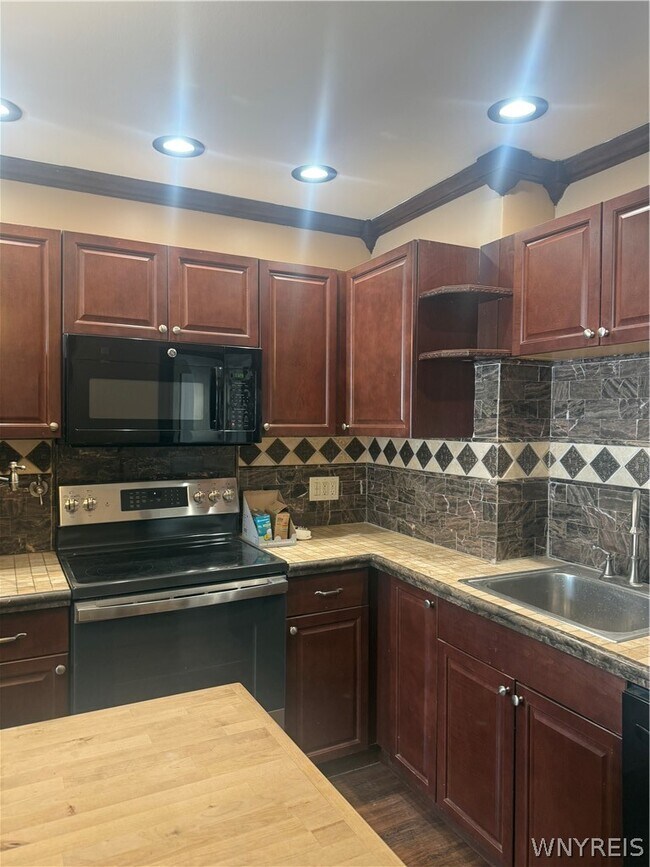 80 Delaware Rd in Kenmore, NY - Building Photo - Building Photo