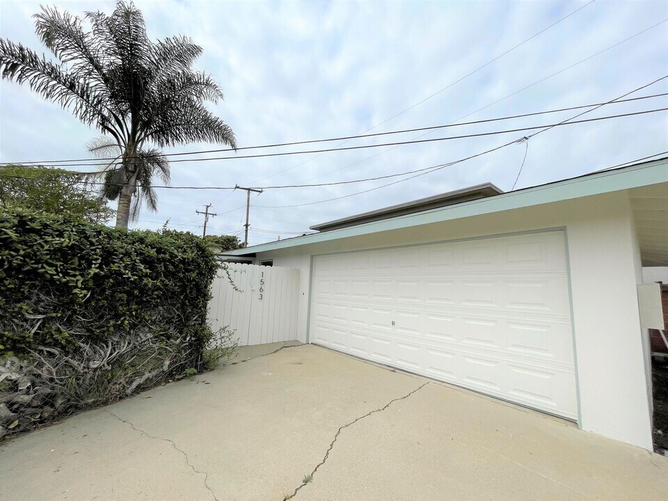 1563 Santa Barbara St in Ventura, CA - Building Photo
