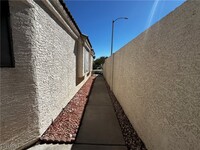 2098 Club Crest Way in Henderson, NV - Building Photo - Building Photo