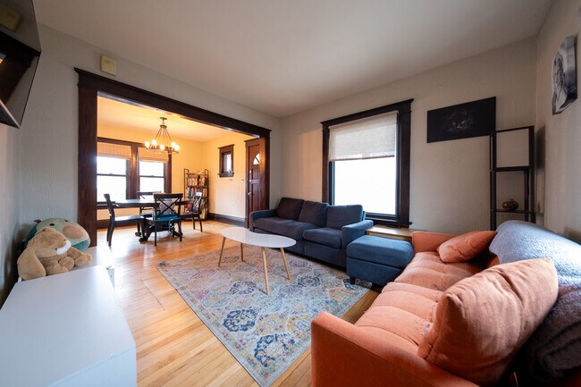 2601 E 38th St in Minneapolis, MN - Building Photo - Building Photo