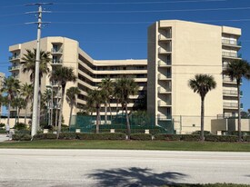 4565 S Atlantic Ave in Ponce Inlet, FL - Building Photo